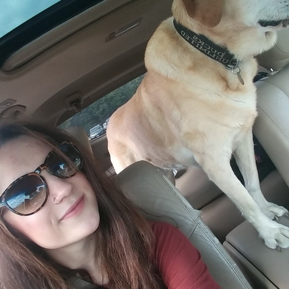 Meet your Posher, Abbey - Picture 2 of 5